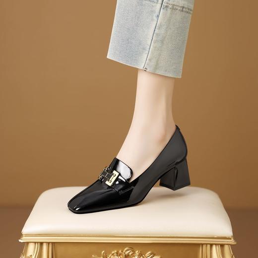 【预售5天】亮漆真皮方头浅口单鞋女春秋季新款舒适中跟粗跟女鞋中口乐福鞋HY&H3588 商品图3