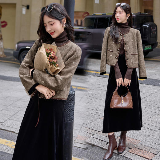 2025年冬装新款咖色三角花边上衣金丝绒长裙套装YJLY8663 商品图0