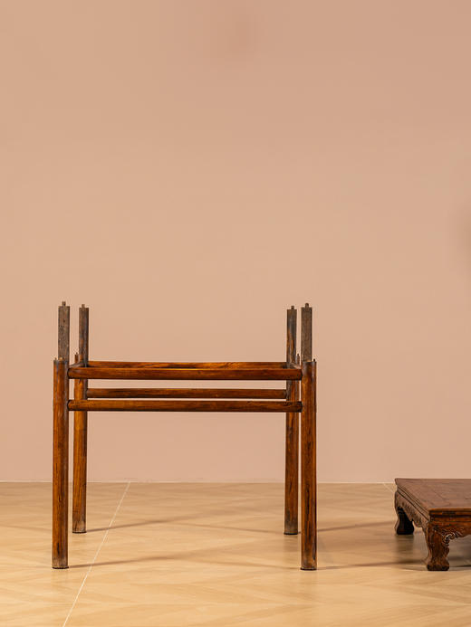 清早期	黄花梨镶瘿木卷草纹展腿拆分式方桌 商品图4