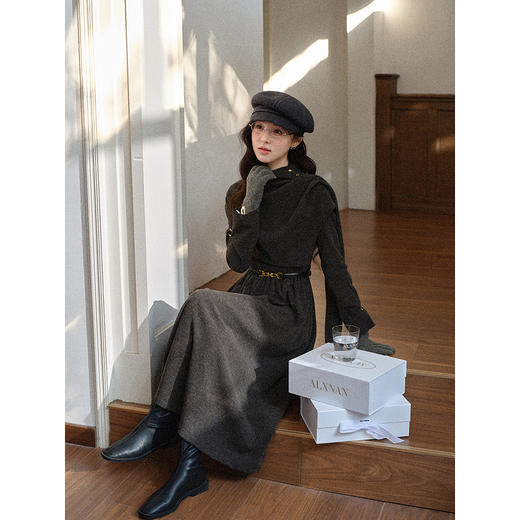 鹿向南「赫本千金」设计感半高领黑色显瘦连衣裙披肩两件套女初秋 商品图4