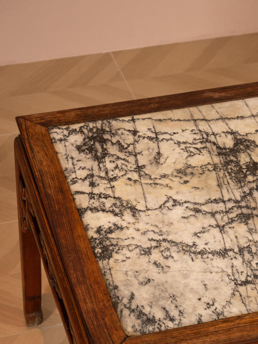 清中期	红木镶云石攒接拐子纹八仙桌 商品图4