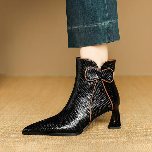 【预售5天】经典牛皮短靴女新款秋冬中跟单靴时尚蝴蝶结尖头洋气棕色皮靴DB&M6605 商品图3