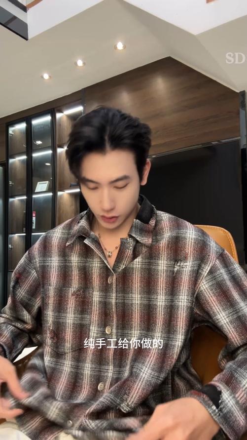 56150SDSA男士秋冬新款痞帅男装韩版磨破格子翻领长袖衬衫百搭宽松衬衣 商品图0