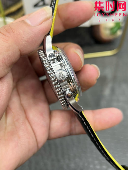 百年灵BLS新款航空计时系列 70周年特别版 航空计时透底 B01计时男士腕表 商品图6