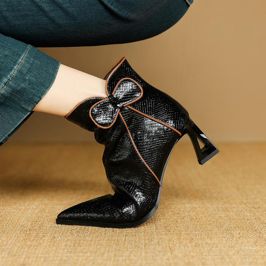 【预售5天】经典牛皮短靴女新款秋冬中跟单靴时尚蝴蝶结尖头洋气棕色皮靴DB&M6605 商品图4