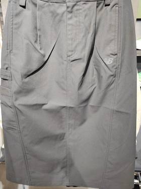 【春上新】 【新品】7楼 NewBalance休闲女半身裙吊牌价：649元