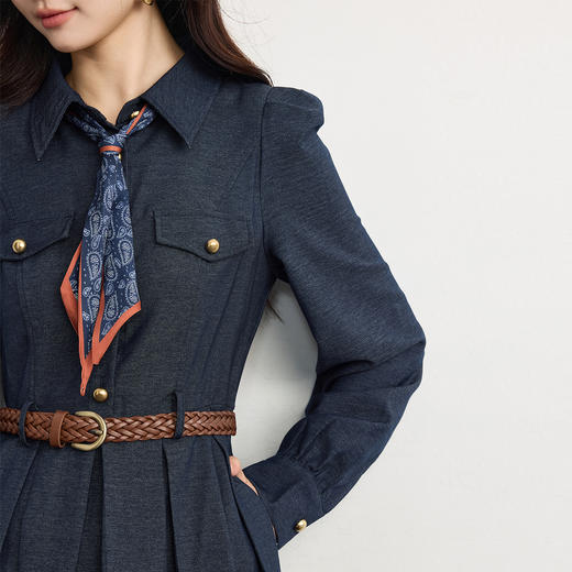 【10/1新品】熙世界通勤都市风仿牛仔翻领连衣裙女长袖收腰衬衫裙子2025秋新款 商品图4