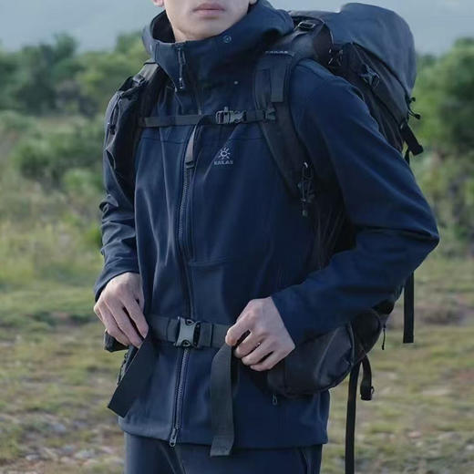 高品质！凯L石M8 连帽软壳冲锋衣 户外防泼水薄绒男款登山服! 商品图0