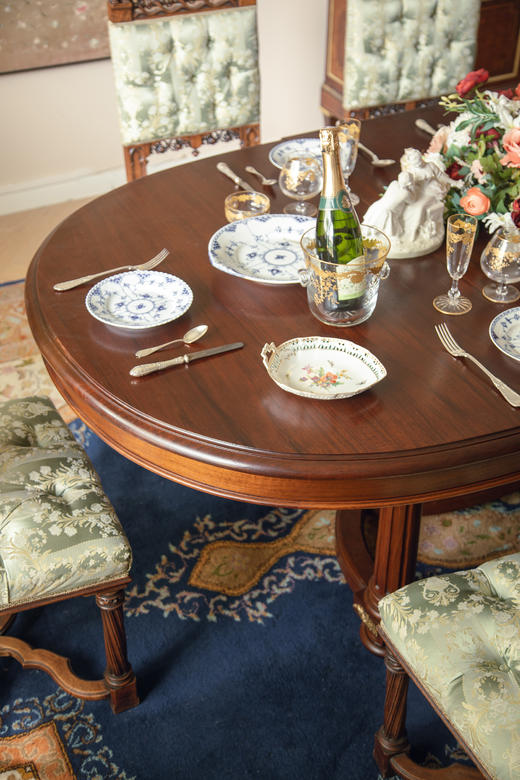 独角鹿西洋古董1925年代法国出品装饰艺术风格铜鎏金装饰双C纹底座及立柱造型桌腿胡桃木精雕可伸缩式中央桌 商品图4