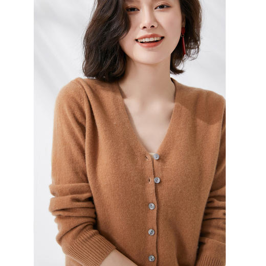 【秋冬必备，限时钜惠】秋季新款女SIIJJEYY枝辑羊毛V领圆领开衫外套 商品图11