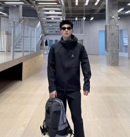 高品质！凯L石M8 连帽软壳冲锋衣 户外防泼水薄绒男款登山服! 商品图7