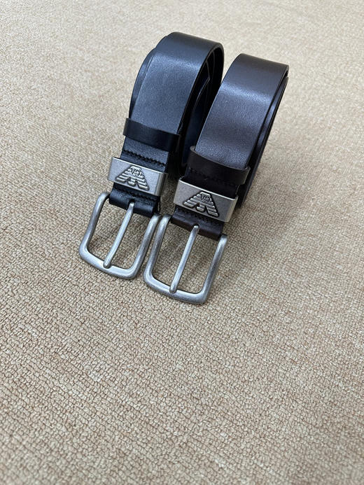 原单正品 EMPORIO ARMANI/阿玛尼男牛皮革复古老钱风商务针扣腰带皮带，全新原厂订单！非质量问题不退换！
颜色：棕色 黑色
尺码：96～122 商品图2