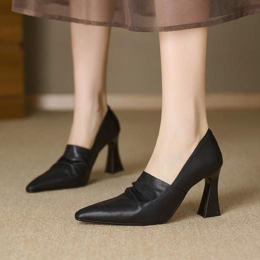 【预售5天】软羊皮配裙子绿色高跟鞋女秋冬气质尖头软底法式深口单鞋RS&7068 商品图1