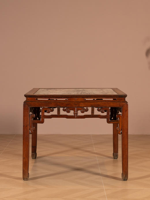 清中期	红木镶云石攒接拐子纹八仙桌 商品图1