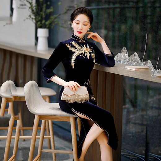 中式刺绣金丝绒国风长款改良旗袍 SC13543 商品图1