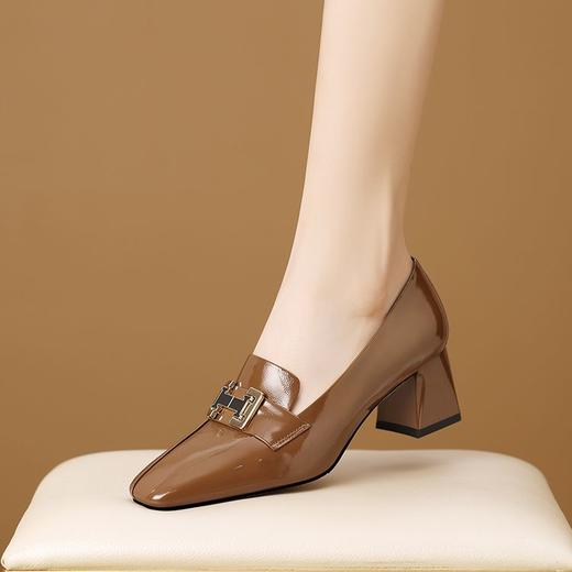 【预售5天】亮漆真皮方头浅口单鞋女春秋季新款舒适中跟粗跟女鞋中口乐福鞋HY&H3588 商品图0