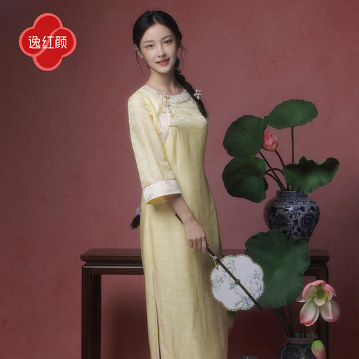 逸红颜念荷2025秋新款宽松版真丝拼宋锦锦鲤圆领新中式中袖旗袍女 商品图2