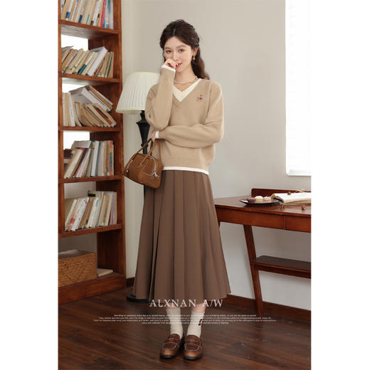 鹿向南《玛奇小熊》假两件V领毛衣女2025秋冬季内搭美拉德针织衫 商品图1