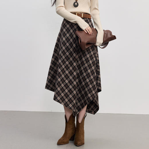 【10/1新品】熙世界不规则剪裁格纹半身裙女秋冬2025新款高腰显瘦复古磨毛裙子 商品图3