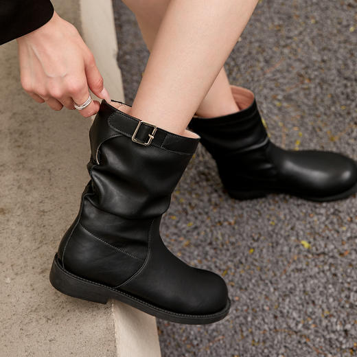 西遇复古中筒骑士靴女新款秋季英伦风圆头褶皱堆堆靴黑色短靴D0047434 商品图4