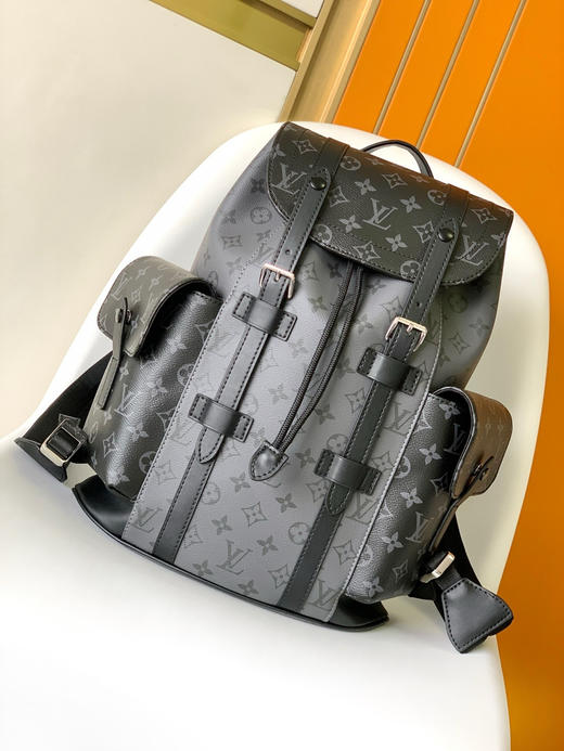 夏季特惠💰1100 原单LV 变码芯片 M46331黑灰 银花双肩登山包小号 Christopher 小号双肩包 商品图0