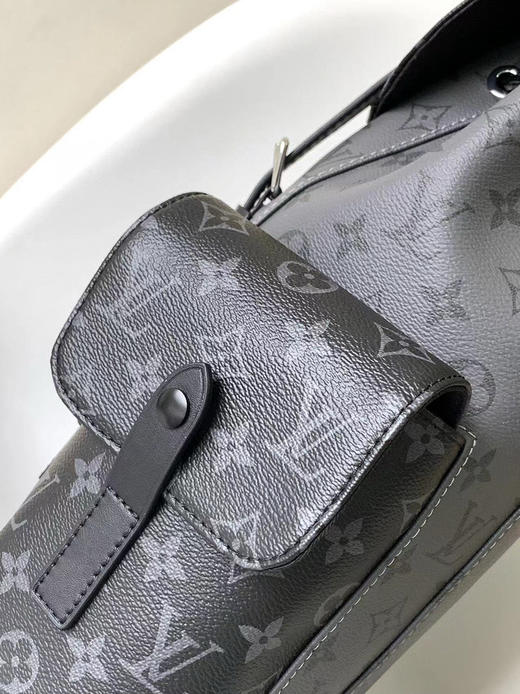 夏季特惠💰1100 原单LV 变码芯片 M46331黑灰 银花双肩登山包小号 Christopher 小号双肩包 商品图6