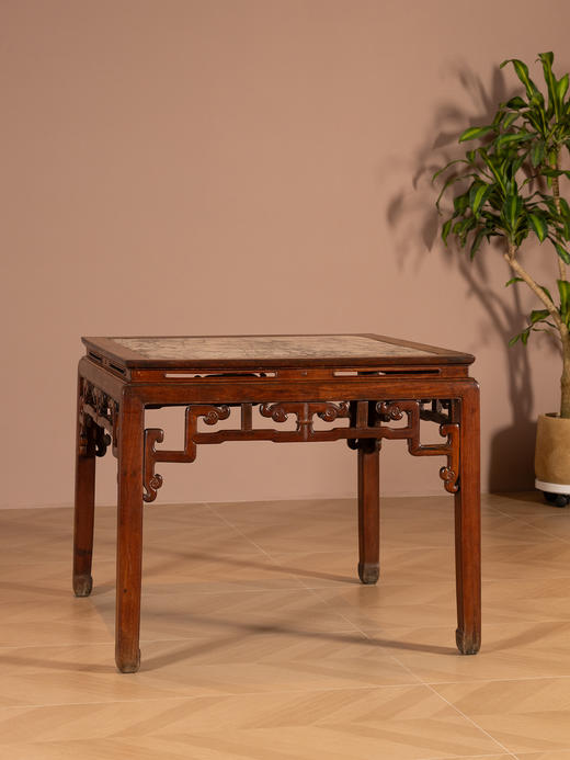 清中期	红木镶云石攒接拐子纹八仙桌 商品图0