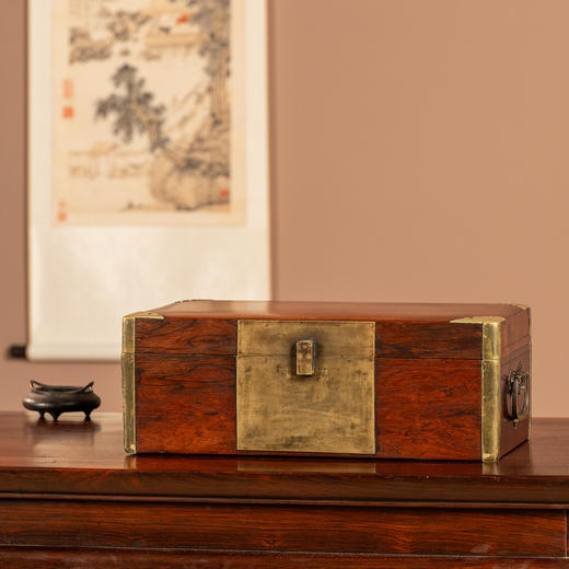 清早期	黄花梨铜包角文房箱 商品图0