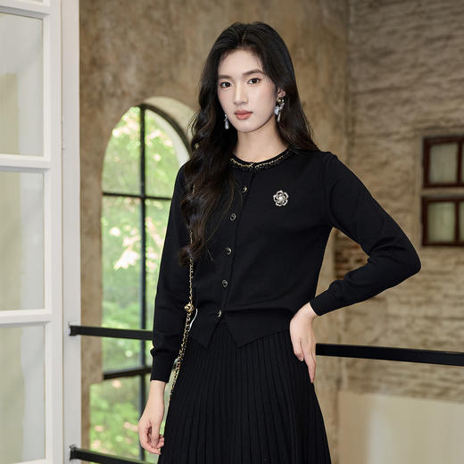 奢姿大码女装2025秋季钉珠立体装饰减龄针织衫胖妹妹百搭简约上衣9853694277A 商品图0