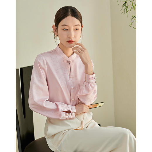 【年终特卖】熙世界新中式盘扣衬衫高级感缎面国风提花长袖衬衣2025秋日新款 商品图1