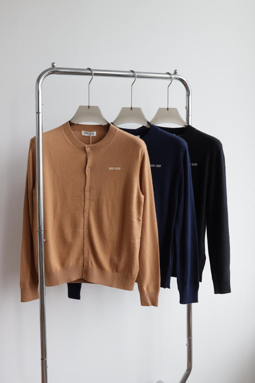 女款M1U M1U 100羊毛纯色字母徽标长袖针织衫MY137 商品图3