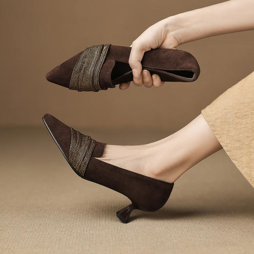 【预售5天】秋季新款法式尖头中口单鞋女水钻粗跟软底不累脚通勤鞋JLY&18-785 商品图3