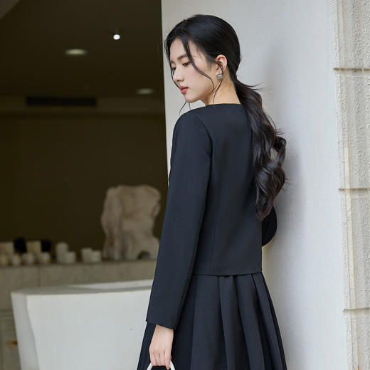 奢姿大码女装2025秋季胖妹妹减龄钻饰圆领假口袋设计时尚短外套9953353621A 商品图3