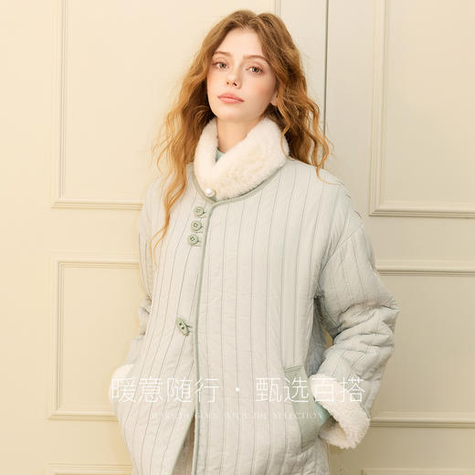 三彩2025新款国风毛领围巾小围脖保暖女仿珍珠扣时髦个性小众国潮 商品图1