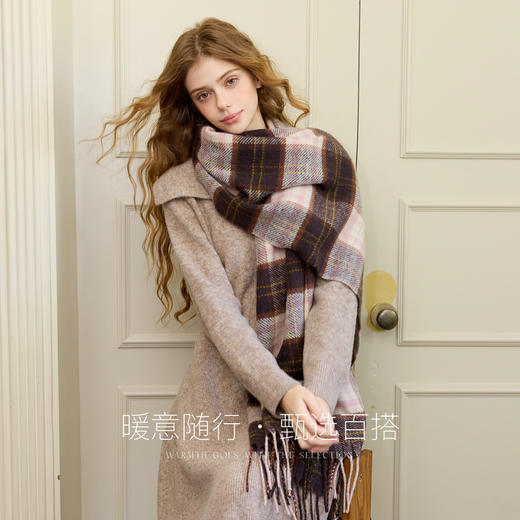 三彩2025新款复古格纹流苏绒感围巾围脖保暖松弛氛围感百搭女通勤 商品图1