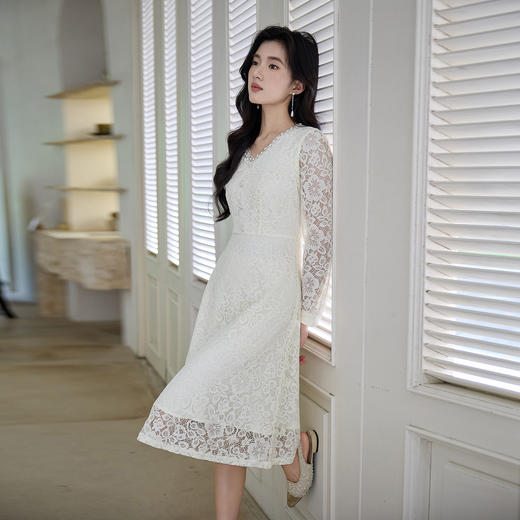 奢姿大码女装2025秋季钉珠钻饰设计V领连衣裙胖妹妹气质蕾丝裙子9953853633 商品图1