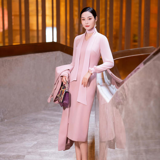 YBY 904C41羊毛飘带大衣高级简约气质优雅修身套装 商品图2