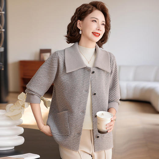 2025年新款中老年洋气仿双面呢开衫夹克秋冬妈妈装女上衣针织外套 商品图0