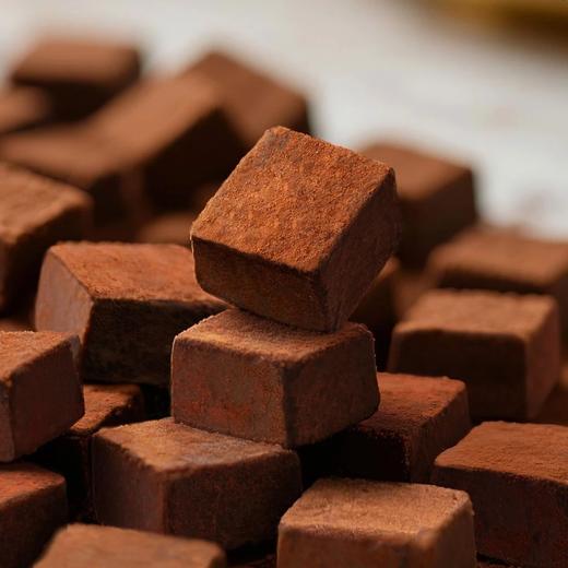 官旗原价后79。现2盒到手89，斑马与巧·原味生巧 SKP同款，高奢品牌供应商 0糖0香精0防腐 62.5%，可可固形物含量 20μm精细研磨 极致丝滑基地直邮 商品图3