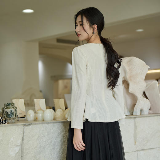 奢姿大码女装2025秋季减龄纽扣立体装饰圆领衬衫胖妹妹时尚上衣9953194265 商品图3