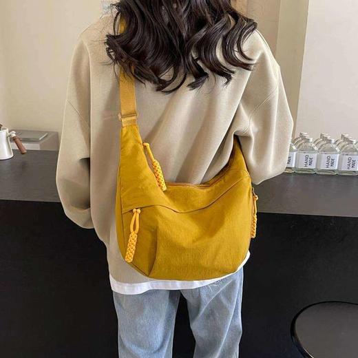 【情侣日系简约风饺子包】时尚百搭 可爱饺子造型  男女同款 斜挎/单肩/能手拿 大容量随意装 #M663 商品图0