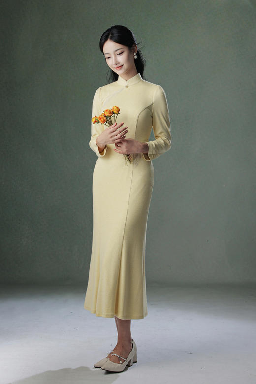 逸红颜明月优选#金羽刺绣旗袍『金羽缃』古典杏仁黄鱼尾旗袍，温暖秋冬银杏氛围穿搭~ 商品图3
