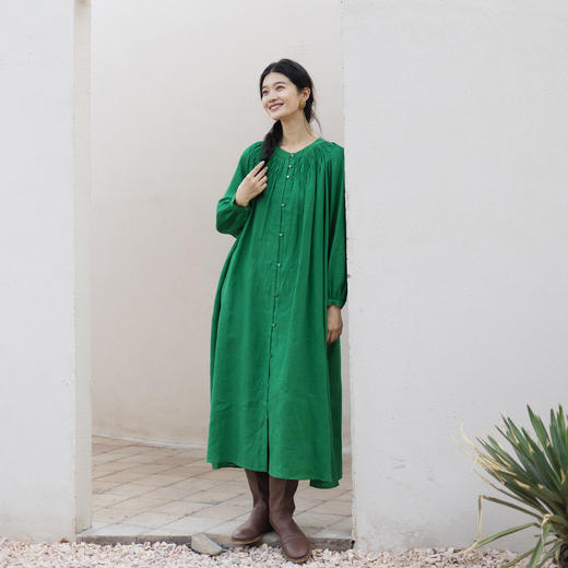 绽放697朵/纯亚麻慵懒感复古领口打揽灯笼宽松开门襟长袖连衣裙女 商品图0