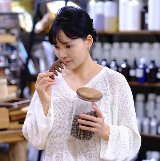 【芳疗师非遗手作合香珠合香梳】预售定制 纯手工制作！一个月发货 古方传承，植物成分，不含纸板材料，香精，色素，胶水，抛光油漆，纯手工搓制非批量机器珠。合香珠属于特殊定制产品下单后不支持无理由退换 商品图2