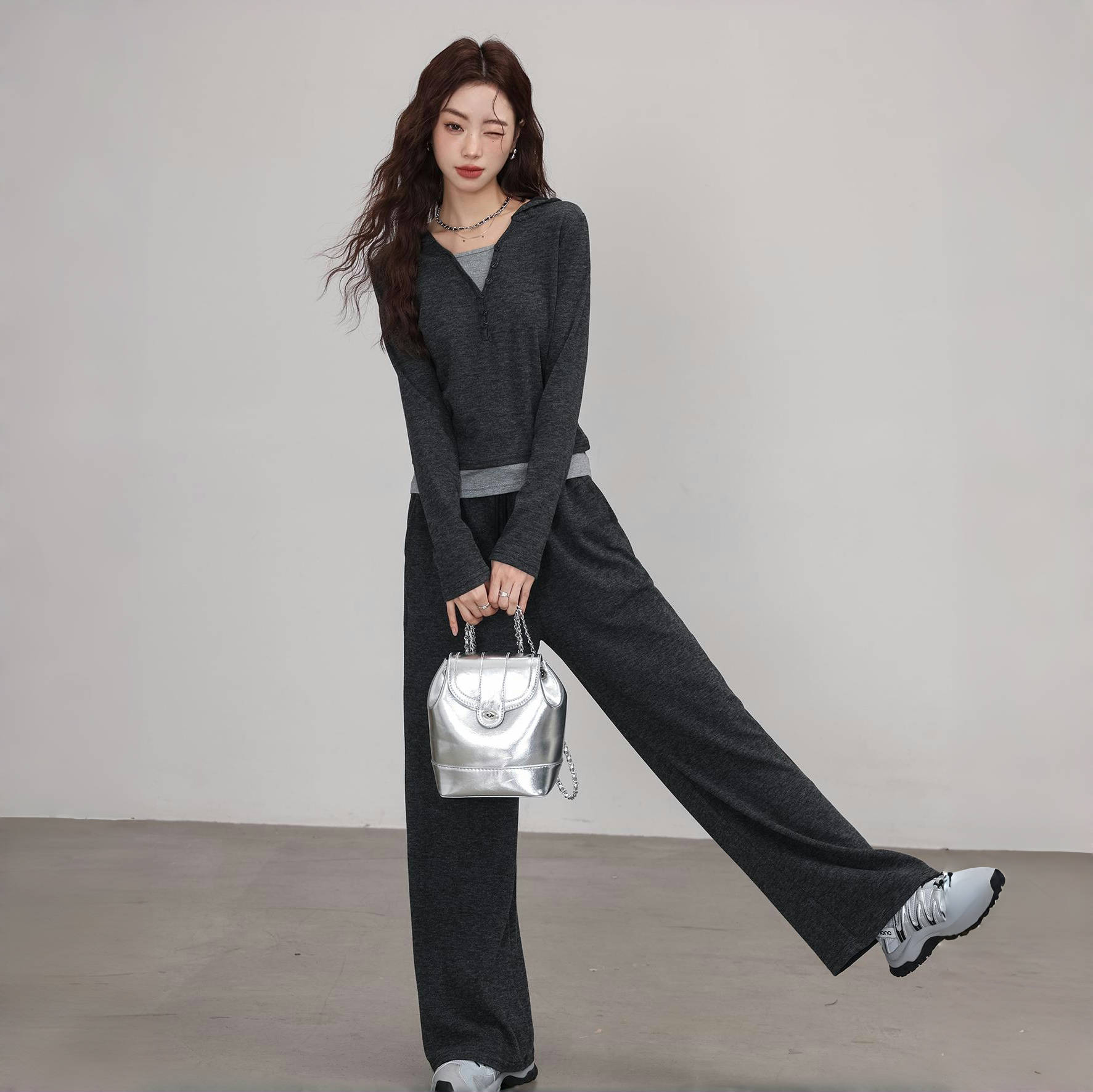 春季减龄穿搭【 梦惠妮 糯米连帽套装】卫衣高腰阔腿裤 （两件套）慵懒风 高级感套装 韩系深灰色  搭配无忧 #M663