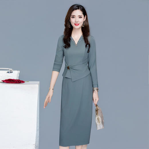 V领假两件连衣裙，气质修身时尚优雅女士过膝裙子QYM- TYH99H228 商品图2