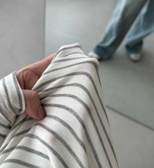 老米优品🎈 莱赛尔天丝+醋纤+羊毛《半扣开襟羊毛针织衫》 自带羊毛温润体感，醋酸天丝带来亲肤丝滑细腻享受 基础百搭，修身款式，拉伸腰线！ 商品图12