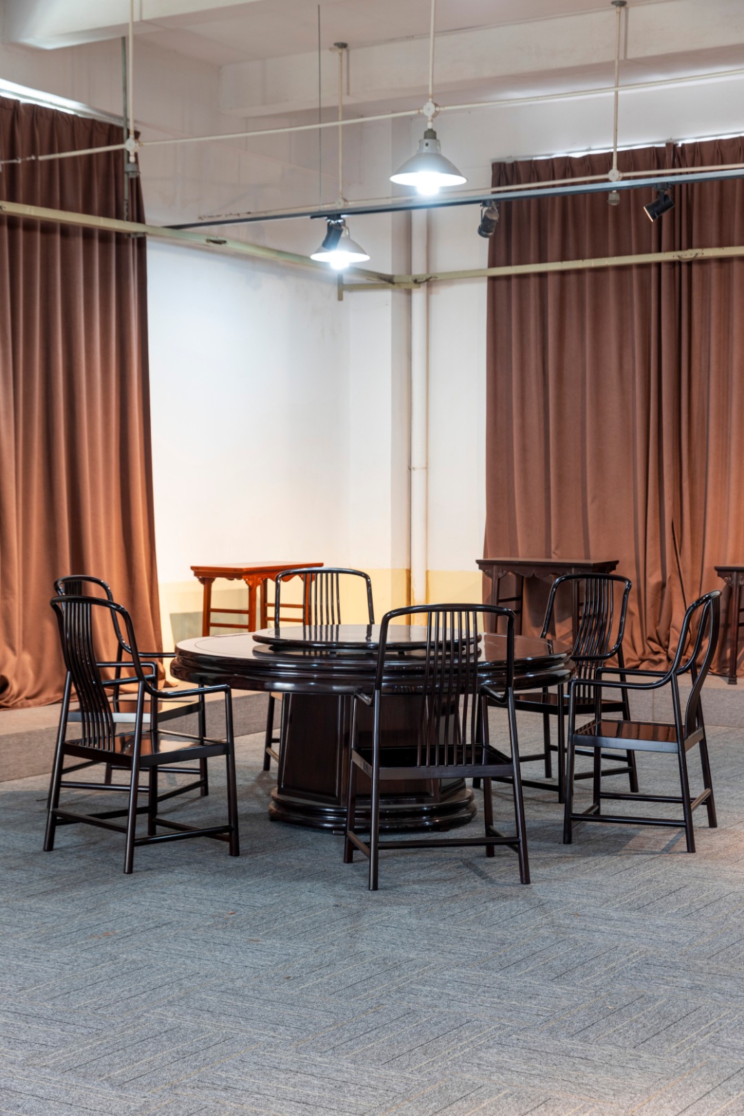 红桥红  家具严选  赞比亚紫檀（血檀）【血檀 圆餐桌九件套】