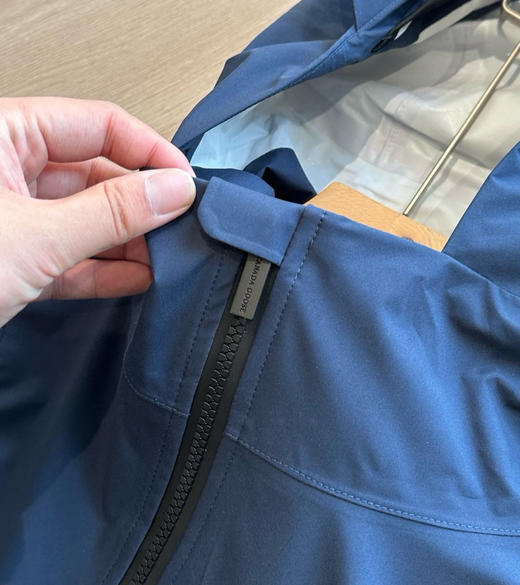 加拿大鹅Kenora女士户外防雨冲锋衣外套092907 商品图11