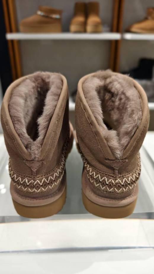 2楼UGG靴子新月款低帮靴  吊牌价1699 商品图8